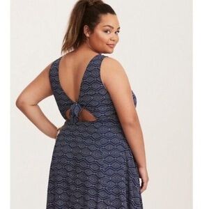 torrid 2X open back challis skater dress plus size Nagy blue 10839046 0685
